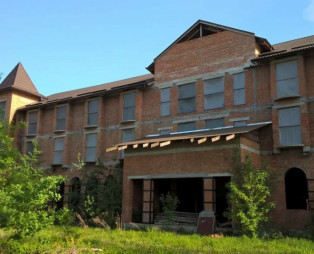 Капитальное здание VIP-уровня на фасаде